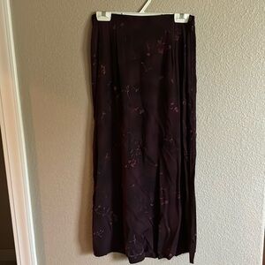 Van Huesen burgundy floral sofy flowy skirt sz med